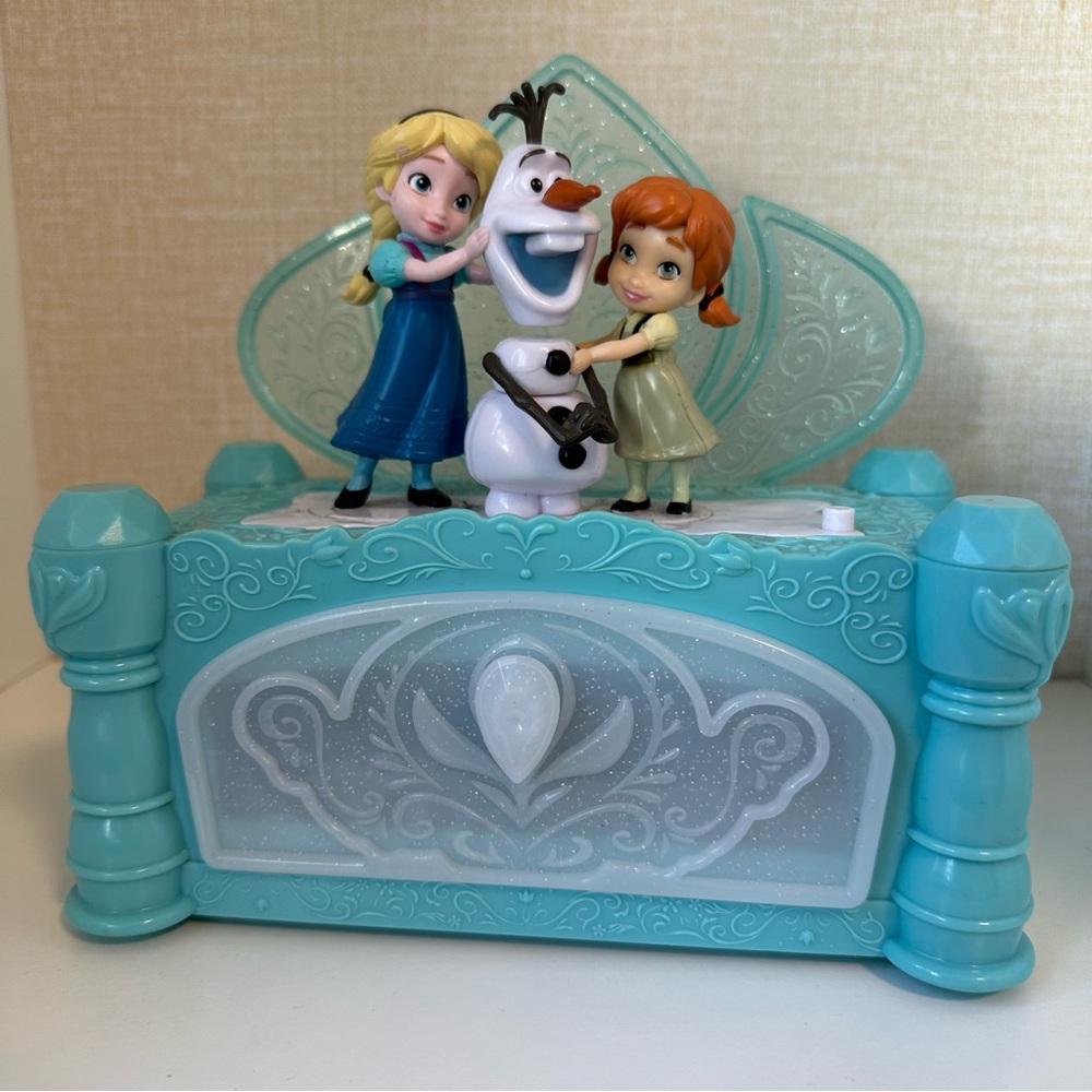 Disney Anna and Elsa jewelry box.